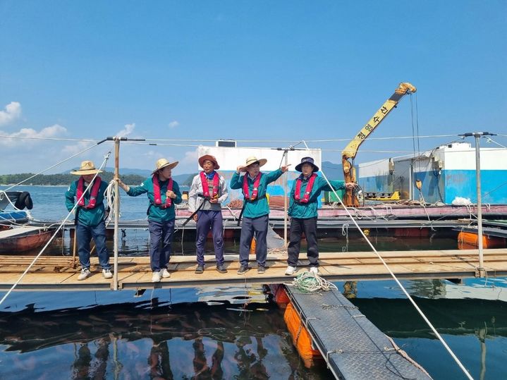 경남도, 해상 가두리양식장 고수온 대비 상황 점검.(사진=경남도 제공) 2025.07.29. *재판매 및 DB 금지