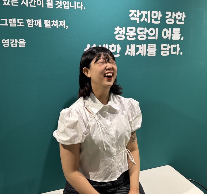 [대구=뉴시스] 정재익 기자 = 대구 북구 청문당에서 열린 청년예술가지원사업 'Z to A, 2025'에 참여한 김보미 작곡가가 인터뷰에 답하고 있다. 2025.07.30. jjikk@newsis.com *재판매 및 DB 금지