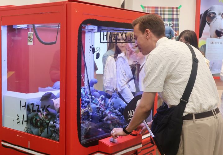 [서울=뉴시스] 팝업존을 체험하는 바이어 모습(사진=LF 제공) *재판매 및 DB 금지