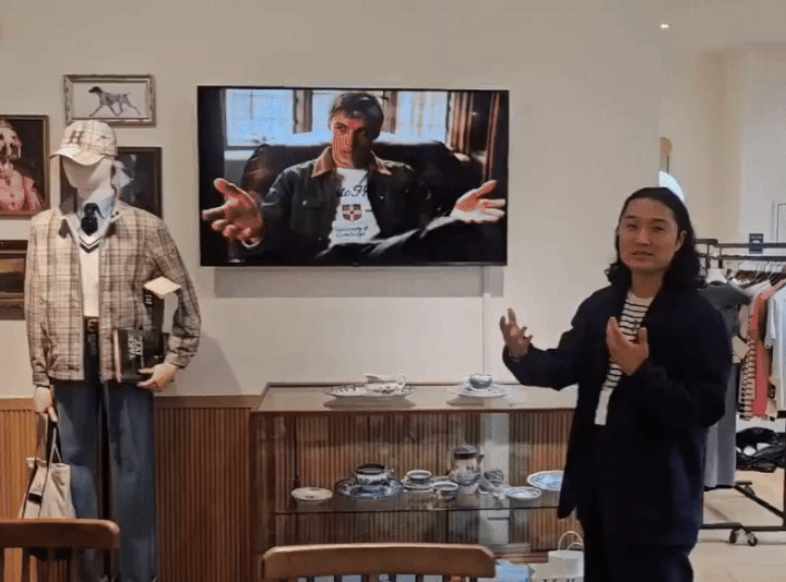 [서울=뉴시스] 이현주 기자 = 우종욱 LF 헤지스 남성디자인실장이 26SS 컬렉션에 대해 설명하는 모습. 2025.07.29. juicy@newsis.com *재판매 및 DB 금지