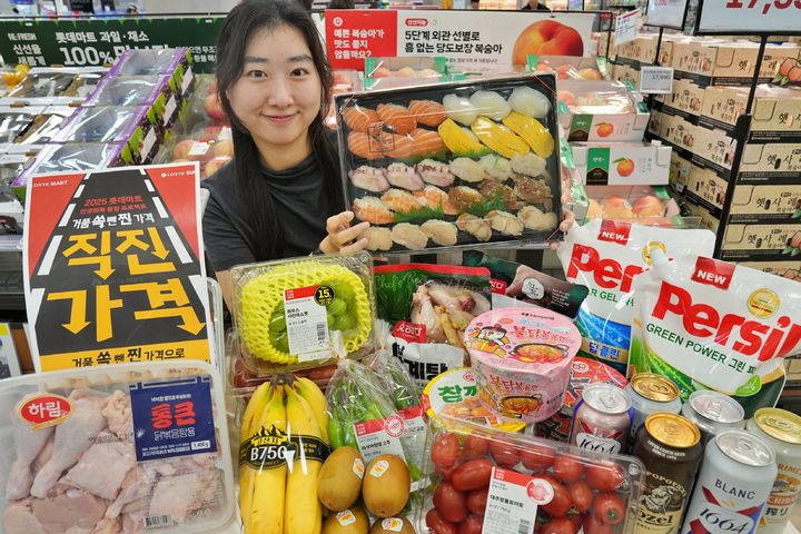 [서울=뉴시스] 롯데마트는 필수 그로서리를 선정해 합리적인 가격에 제공하는 '직진가격' 캠페인을 전개한다고 30일 밝혔다. (사진=롯데마트 제공) *재판매 및 DB 금지