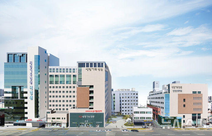 [포항=뉴시스] 송종욱 기자 = 포항세명기독병원이 29일 건강보험심사평가원이 발표한 '2023년 1차 영상 검사 적정성 평가'에서 최우수 등급인 1등급을 획득했다. 사진은 포항세명기독병원 전경. (사진=포항세명기독병원 제공) 2025.07.29. photo@newsis.com