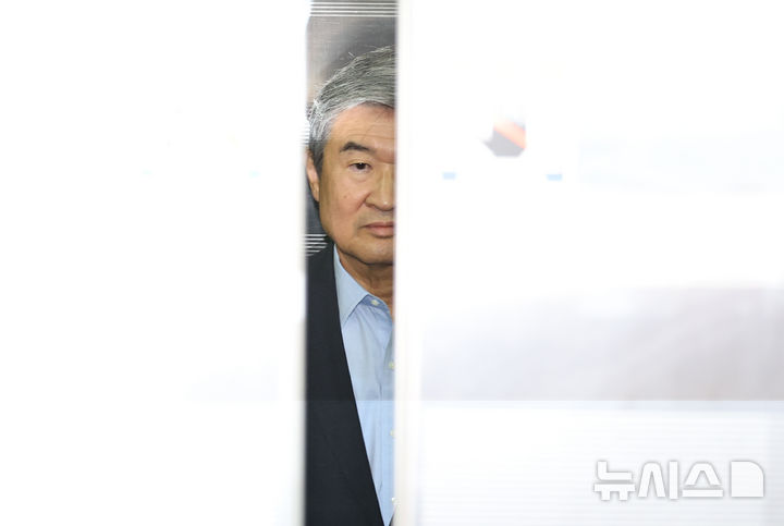 [서울=뉴시스] 최진석 기자 = 조태용 전 국정원장이 29일 오전 서울 서초구 이명현 순직 해병 특별검사 사무실에 직권남용 혐의 피의자로 소환되어 출석하고 있다. 2025.07.29. myjs@newsis.com