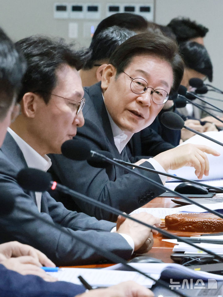 [서울=뉴시스] 최동준 기자 = 이재명 대통령이 29일 서울 용산 대통령실 청사에서 열린 국무회의에서 중대재해 반복 발생 근절 대책 관련 발언을 하고 있다. (대통령실통신사진기자단) 2025.07.29. photocdj@newsis.com
