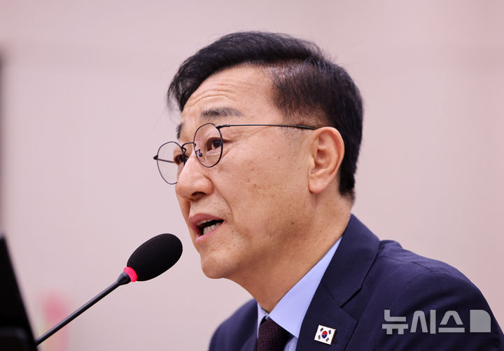 [서울=뉴시스] 김명년 기자 = 김윤덕 국토교통부 장관 후보자가 29일 오전 서울 여의도 국회 국토교통위원회에서 열린 인사청문회에서 의원 질의에 답하고 있다. 2025.07.29. kmn@newsis.com