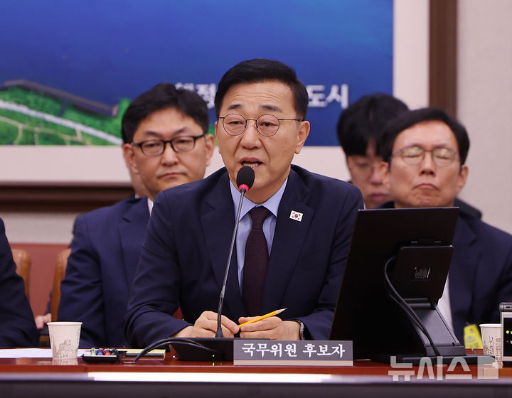 [서울=뉴시스] 김명년 기자 = 김윤덕 국토교통부 장관 후보자가 29일 오전 서울 여의도 국회 국토교통위원회에서 열린 인사청문회에서 의원 질의에 답하고 있다. 2025.07.29. kmn@newsis.com