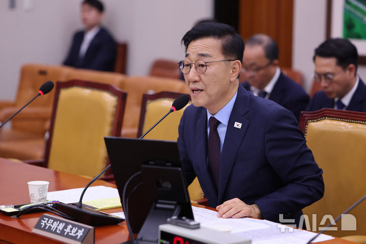 [서울=뉴시스] 김명년 기자 = 김윤덕 국토교통부 장관 후보자가 29일 오전 서울 여의도 국회 국토교통위원회에서 열린 인사청문회에서 의원 질의에 답하고 있다. 2025.07.29. kmn@newsis.com