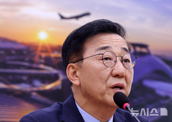 [서울=뉴시스] 김명년 기자 = 김윤덕 국토교통부 장관 후보자가 29일 오전 서울 여의도 국회 국토교통위원회에서 열린 인사청문회에서 의원 질의에 답하고 있다. 2025.07.29. kmn@newsis.com