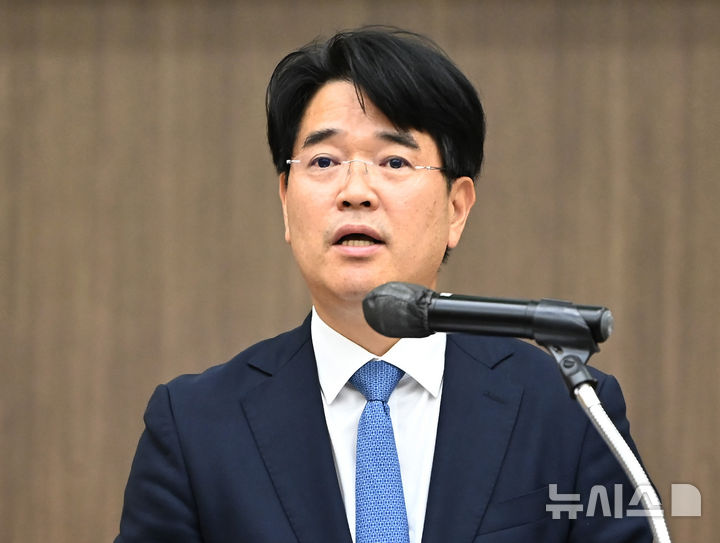 [수원=뉴시스] 김종택 기자 = 박재억 신임 수원지방검찰청 검사장이 29일 경기 수원시 영통구 수원지검 대강당에서 열린 제46대 검사장 취임식에서 취임사를 하고 있다. 2025.07.29. jtk@newsis.com