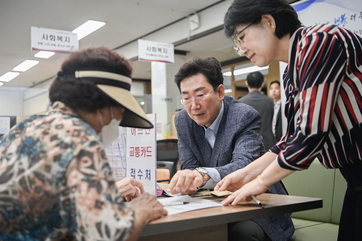 명륜1동 '이동시장실' 모습. *재판매 및 DB 금지