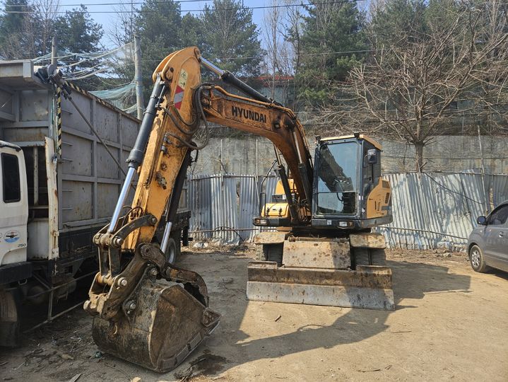 장기체납 사업장 건설기계 압류(사진=경기도 제공) *재판매 및 DB 금지