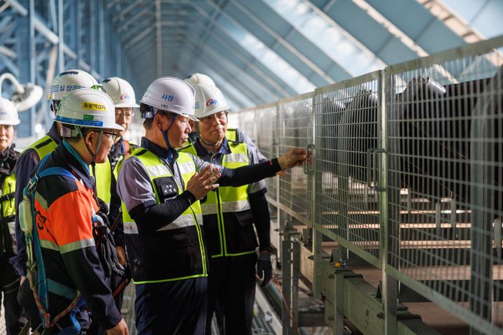 [세종=뉴시스] 한국서부발전은 전날(29일) 이정복 서부발전 사장이 태안발전본부에서 'CEO 현장안전점검'에 나섰다고 30일 밝혔다. (사진=서부발전 제공) 2025.07.30. photo@newsis.com *재판매 및 DB 금지