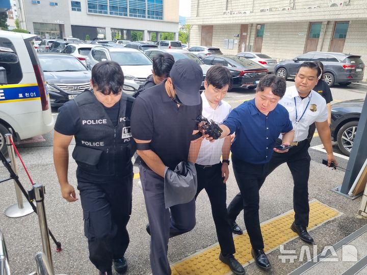 '고객 자택서 강도질' 포천 농협직원, 징역 7년 선고