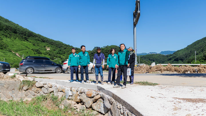 [합천=뉴시스] 김윤철 합천군수 수해 피해조사 철저히 할 것을 당부(사진=합천군 제공) 2025. 07. 30. photo@newsis.com *재판매 및 DB 금지