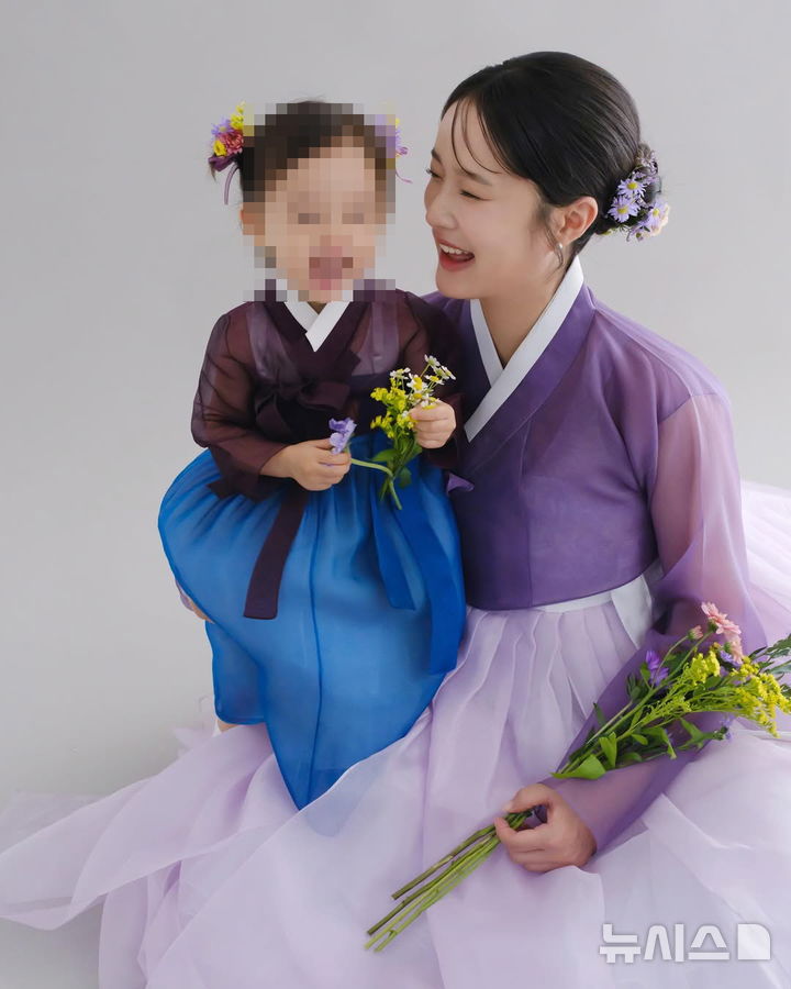 [뉴시스] 유튜버 헤이지니와 첫째 딸 채유. (사진=인스타그램)