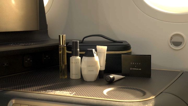 대한항공과 영국 주얼리 브랜드 '그라프(GRAFF)'가 콜라보한 상위 클래스 어메니티 키트.(사진제공=대한항공). 2025.7.30. photo@newsis.com *재판매 및 DB 금지