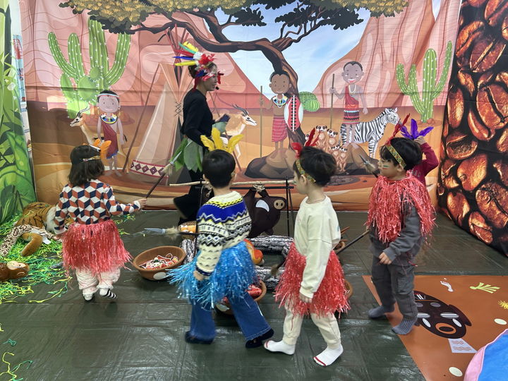 [서울=뉴시스] 놀이터 월드투어 (케냐). 2025.07.30. (사진=업체 제공) *재판매 및 DB 금지