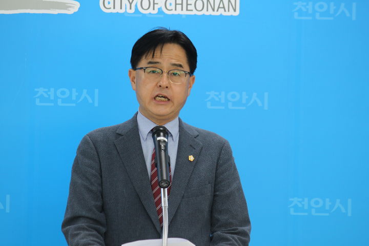 [천안=뉴시스] 설명하는 장혁 충남 천안시의원. 2025.07.30. photo@newsis.com *재판매 및 DB 금지