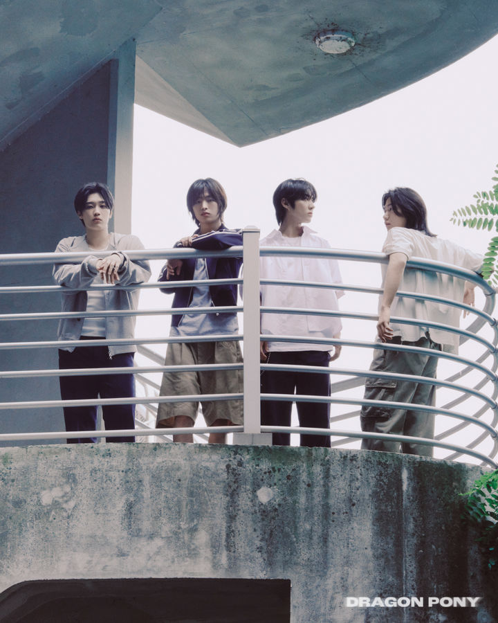 [서울=뉴시스] 밴드 그룹 드래곤포니(Dragon Pony)가 지난 29일 디지털 싱글 '지구소년'을 발매했다. (사진=안테나 제공) 2025.07.30. photo@newsis.com *재판매 및 DB 금지