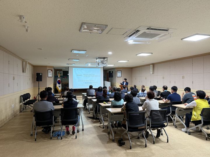 [거창=뉴시스] 거창군 찾아가는 주민자치 아카데미 교육 (사진=거창군 제공) 2025. 07. 30. photo@newsis.com *재판매 및 DB 금지