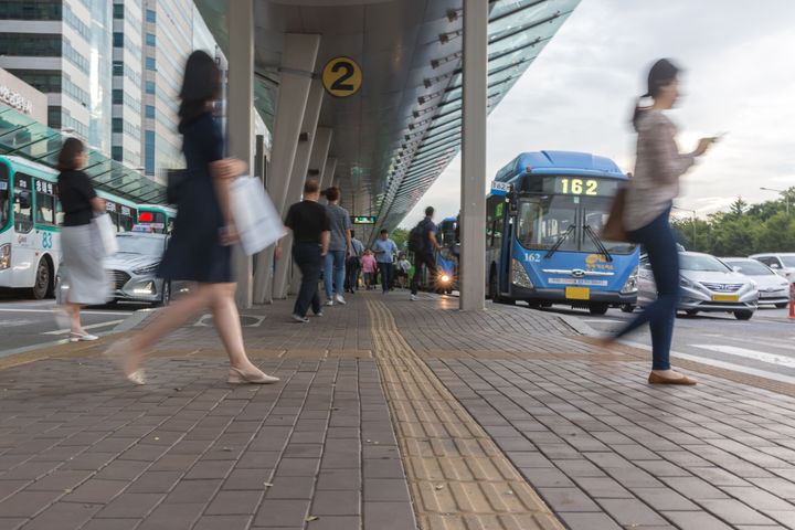 [서울=뉴시스] 하루 15분 빠르게 걷는 것이 사망 위험을 20% 가까이 줄일 수 있다는 연구 결과가 나왔다. 2025.07.30. *재판매 및 DB금지 *재판매 및 DB 금지
