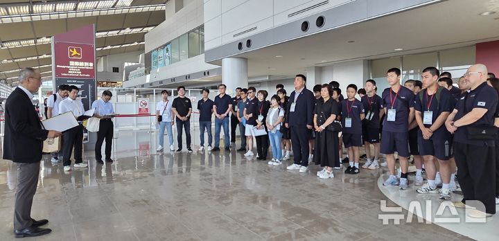 [시바타=뉴시스] 송주현 기자 = 지난 26일부터 29일까지 3박 4일간의 일정으로 일본 시바타시에 열린 '제45회 한·일 우호도시 친선교환경기'를 마친 뒤 의정부시대표단의 송별행사가 진행되고 있다. 2025.07.30 atia@newsis.com 