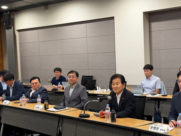 [서울=뉴시스] 정동영 통일부 장관이 과기정통부 주최로 열린 피지컬AI 간담회에 참석했다. *재판매 및 DB 금지