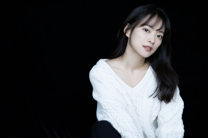 [서울=뉴시스] 배우 천우희가 블리츠웨이엔터테인먼트와 재계약을 체결했다. (사진=블리츠웨이엔터테인먼트 제공) 2025.07.30. photo@newsis.com *재판매 및 DB 금지