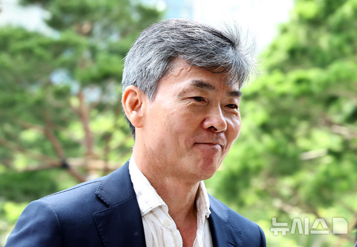 [서울=뉴시스] 최진석 기자 = 이종호 전 블랙펄인베스트 대표가 지난달 30일 서울 종로구 김건희 특검팀(특별검사 민중기) 사무실로 3차 소환 조사에 출석하고 있다. 2025.08.03. myjs@newsis.com