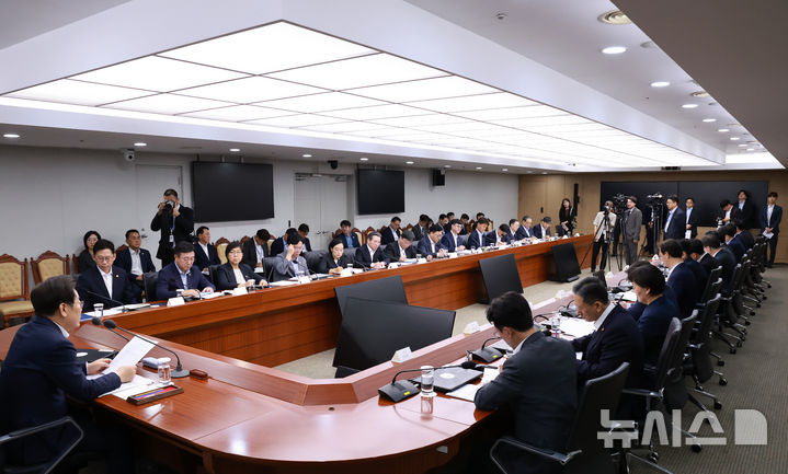 [서울=뉴시스] 고범준 기자 = 이재명 대통령이 30일 서울 용산 대통령실 청사에서 열린 비상경제점검 태스크포스(TF) 3차회의에서 발언하고 있다. (대통령실통신사진기자단) 2025.07.30. bjko@newsis.com