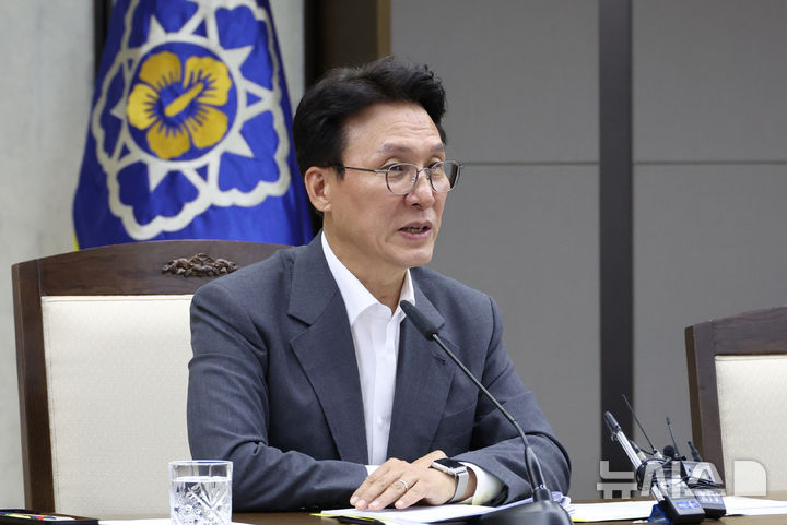 [세종=뉴시스] 강종민 기자 = 김민석 국무총리가 30일 세종시 정부세종청사에서 열린 국정현안 관계장관회의에서 모두발언을 하고 있다. 2025.07.30. ppkjm@newsis.com