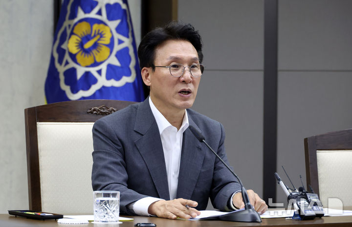 [세종=뉴시스] 강종민 기자 = 김민석 국무총리가 30일 세종시 정부세종청사에서 열린 국정현안 관계장관회의에서 모두발언을 하고 있다. 2025.07.30. ppkjm@newsis.com