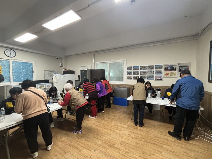 [보령=뉴시스] 보령시 '온누리상품권 환급행사' 모습. (사진=보령시청 제공) *재판매 및 DB 금지