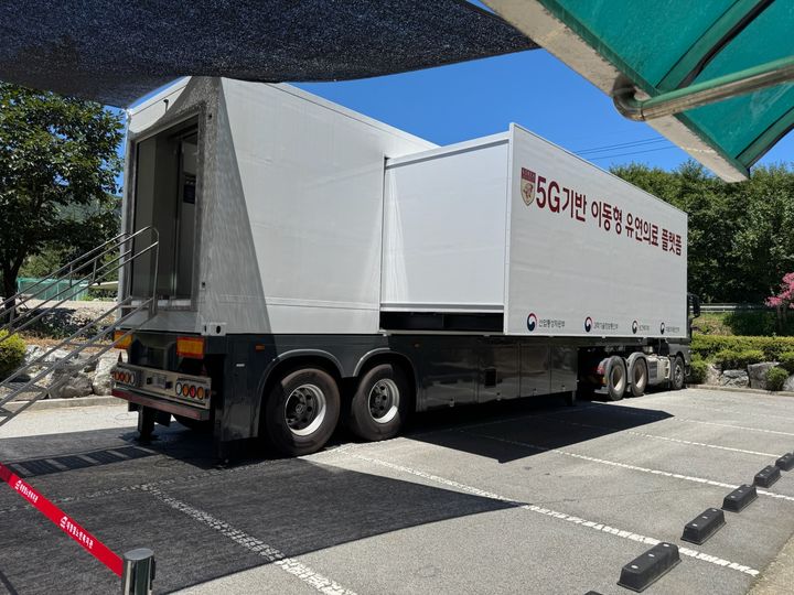 [괴산=뉴시스] 인구감소지역 맞춤형 이동진료서비스 진료 차량. (사진=괴산군 제공) photo@newsis.com *재판매 및 DB 금지