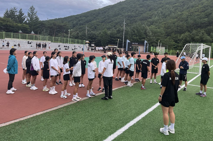 31일 오전 정선군 고한 고토일운동장에서 꿈나무와 청소년대표 등이 전지훈련을 실시하고 있다.(사진=정선군 제공) *재판매 및 DB 금지