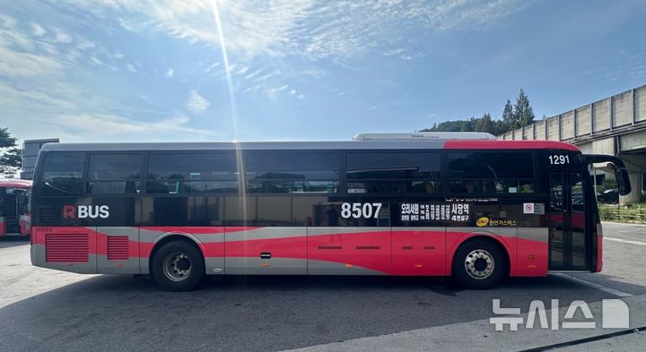[광명=뉴시스] 8월1일부터 준공영제로 전환되는 8507번 버스 (사진=광명시 제공) 2025.07.31.photo@newsis.com