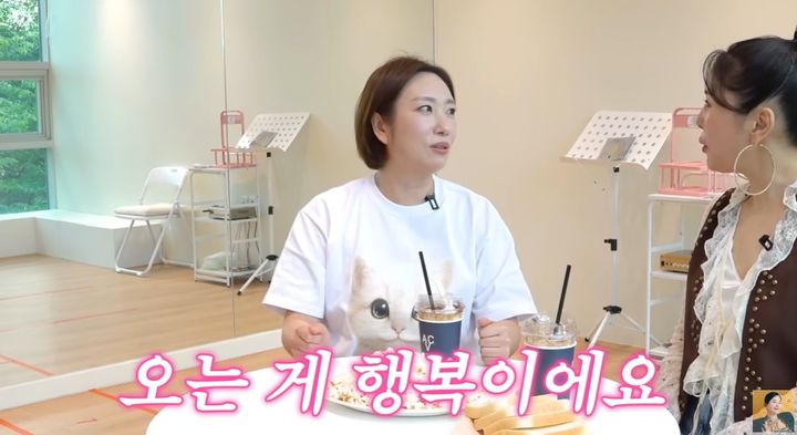 [서울=뉴시스] 개그우먼 정경미가 영어 뮤지컬 학원을 열고 새로운 도전에 나섰다. (사진=유튜브 채널 'A급 장영란' 캡처) 2025.07.31. photo@newsis.com *재판매 및 DB 금지