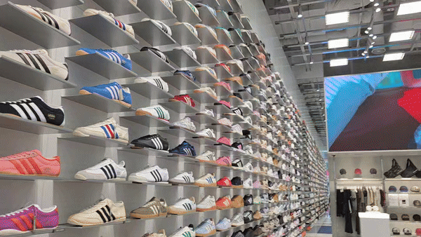 [서울=뉴시스] 이주혜 기자 = 31일 서울 서초구 '무신사 스토어 강남' 매장 내부 모습. 2025.07.31. winjh@newsis.com *재판매 및 DB 금지