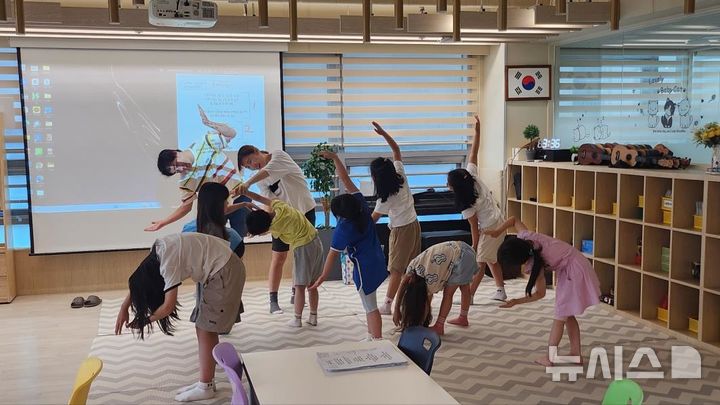 [서울=뉴시스]찾아가는 예술 수업 '문화도시락' (사진=강동문화재단 제공) 