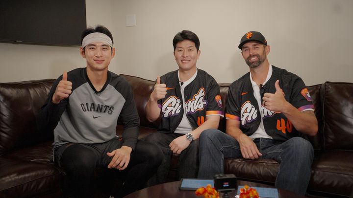 왼쪽부터 이정후, 김병현, 더스틴 니퍼트. 김병현과 니퍼트가 샌프란시스코 자이언츠의 홈구장 오라클 파크를 찾아 이정후에게 응원의 말을 전했다. 2025.07.30. (사진=스포츠인텔리전스그룹 제공) *재판매 및 DB 금지