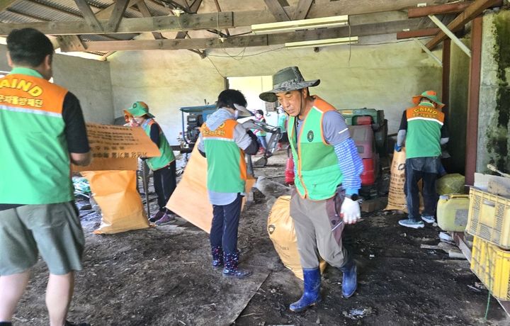 수해복구 자원봉사하는 단양군 자율방재단 *재판매 및 DB 금지