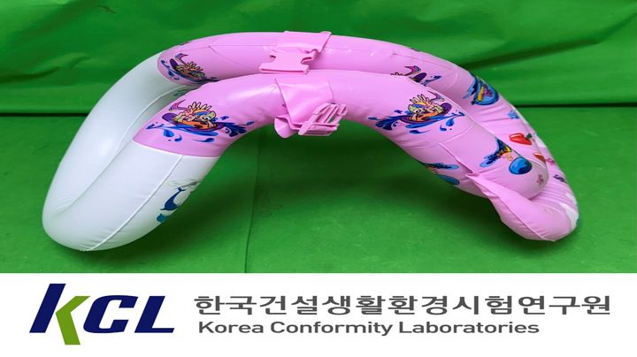 [서울=뉴시스] 부적합 어린이용 물놀이기구. 2025.07.31. (사진=서울시 제공) *재판매 및 DB 금지