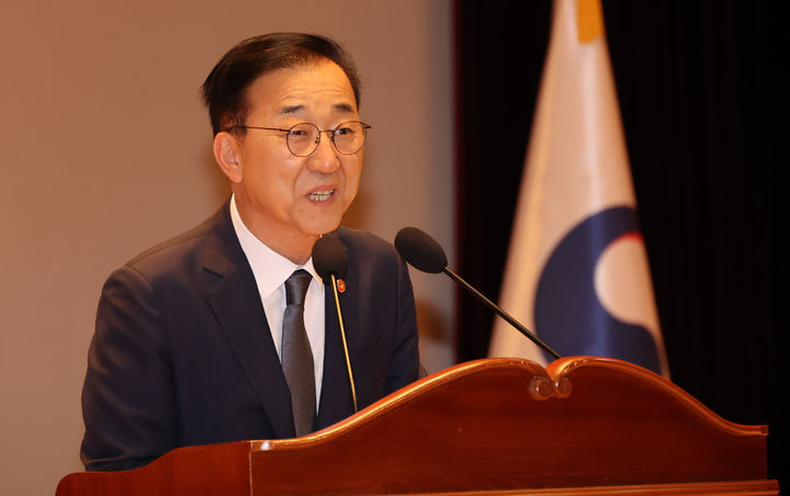 [세종=뉴시스] 강종민 기자 = 김윤덕 국토교통부 장관이 31일 세종시 정부세종청사에서 열린 취임식에서 취임사를 하고 있다. 2025.07.31. ppkjm@newsis.com *재판매 및 DB 금지