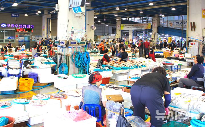 [포항=뉴시스] 포항 죽도시장 모습. (사진=뉴시스 DB). photo@newsis.com