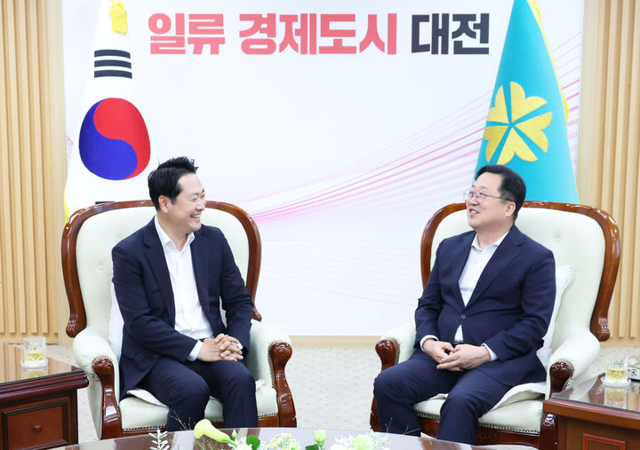 [대전=뉴시스]이장우 대전시장과 장동혁 의원. 2025. 07. 31 photo@newsis.com *재판매 및 DB 금지