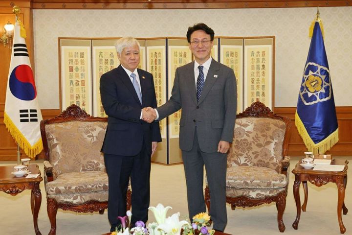 [서울=뉴시스] 김명원 기자 = 김민석 국무총리가 31일 서울 종로구 정부서울청사에서 도 반 찌엔(Do Van Chien) 베트남 조국전선 위원장을 접견하고 있다. (사진=총리실 제공) 2025.07.31. photo@newsis.com *재판매 및 DB 금지