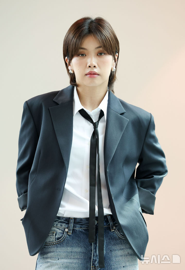 [서울=뉴시스] 김선웅 기자 = 뮤지컬 프리다의 레플레하 역으로 출연하는 댄서 아이키가 31일 서울 강남구 EMK뮤지컬컴퍼니에서 뉴시스와 인터뷰를 갖고 사진촬영을 하고 있다. 2025.07.31. mangusta@newsis.com