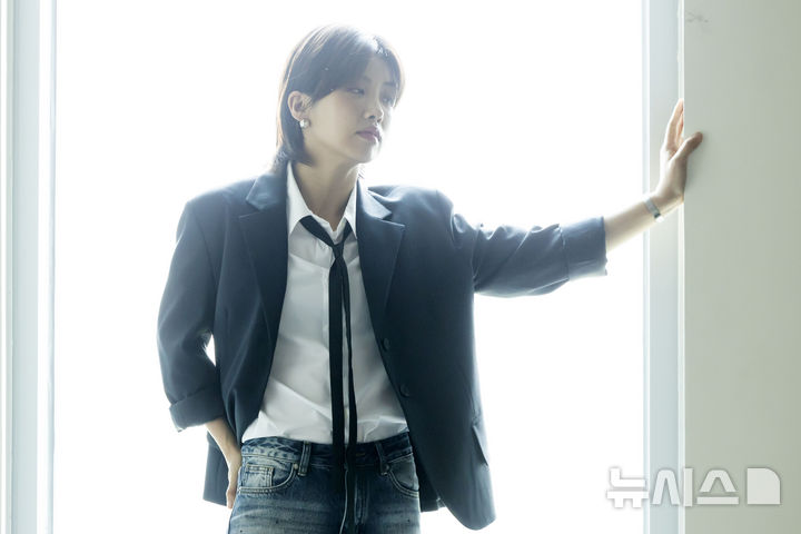 [서울=뉴시스] 김선웅 기자 = 뮤지컬 프리다의 레플레하 역으로 출연하는 댄서 아이키가 31일 서울 강남구 EMK뮤지컬컴퍼니에서 뉴시스와 인터뷰를 갖고 사진촬영을 하고 있다. 2025.07.31. mangusta@newsis.com