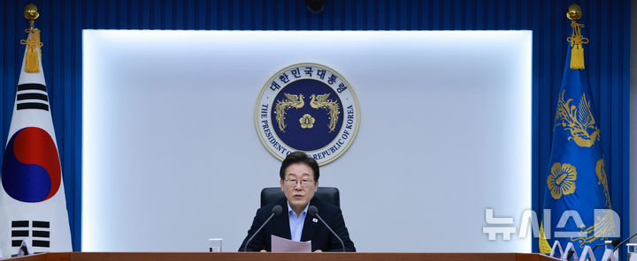 [서울=뉴시스] 고범준 기자 = 이재명 대통령이 31일 서울 용산 대통령실 청사에서 열린 제6차 수석보좌관회의에서 발언하고 있다. 2025.07.31. bjko@newsis.com