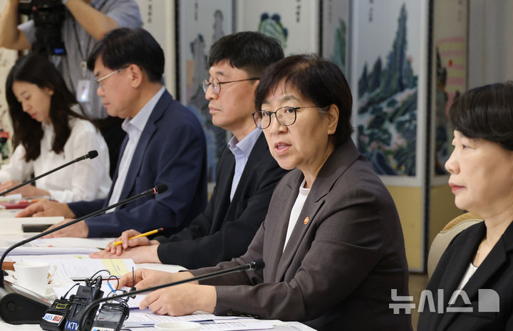 [서울=뉴시스] 김명원 기자 = 정은경 보건복지부 장관이 지난해 7월31일 서울 종로구 정부서울청사에서 열린 중앙생활보장위원회에 참석해 발언하고 있다. 2025.07.31. kmx1105@newsis.com